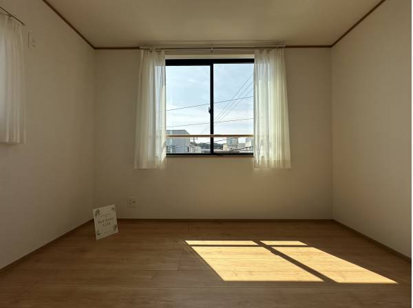 お部屋が4部屋ございますので、子育て家族や大家族にもお勧めです！