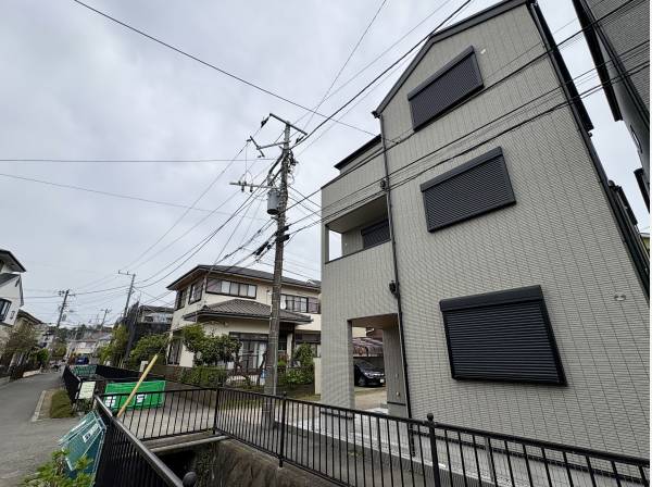 角地のような開放感がございます。