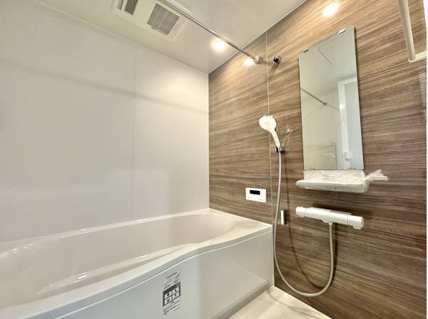 一日の疲れを癒す、落ち着きある上質なバスルーム空間。