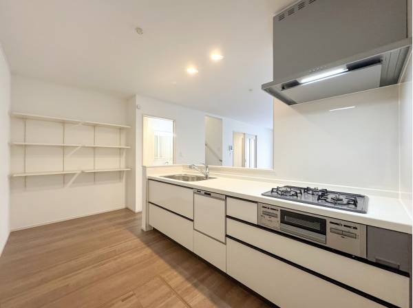 豊富な収納棚が家事をぐっと楽にしてくれそうですね