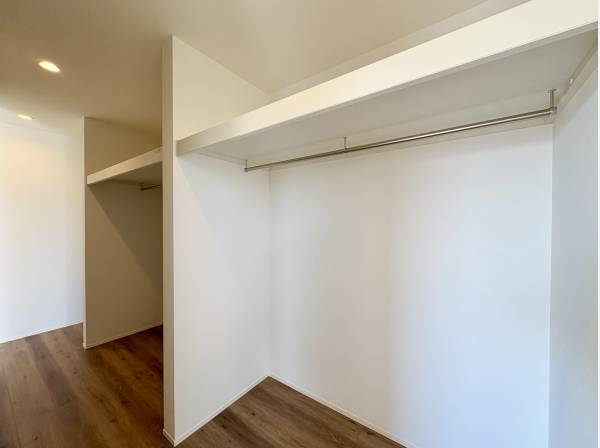 たっぷり収納のウォークインクローゼット！