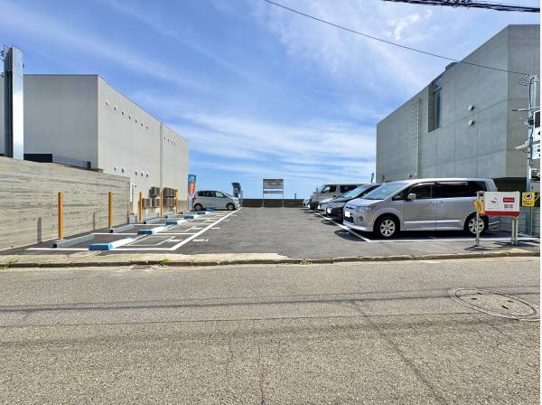 現在、駐車場として運用中です