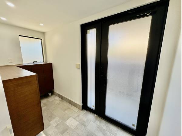 玄関も広いで広いですね！