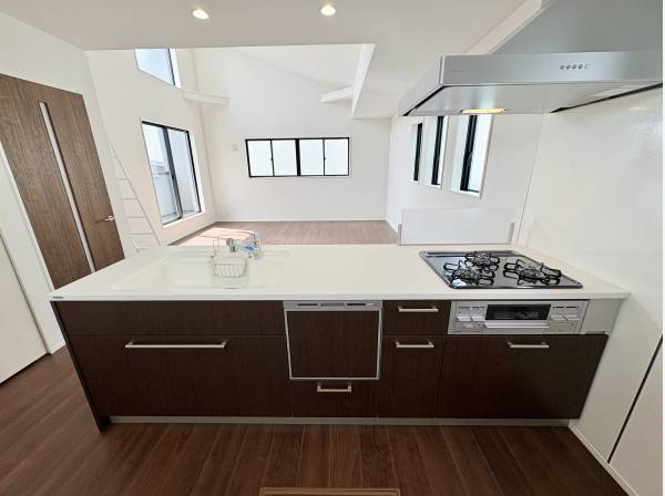 調理スペースの広いシステムキッチン