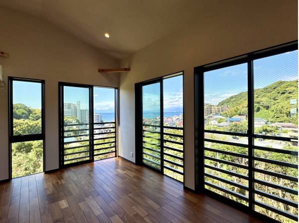 カーテンレスの暮らしを存分に楽しめます