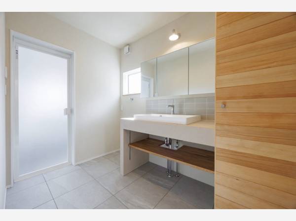 素材感が映える造作洗面空間