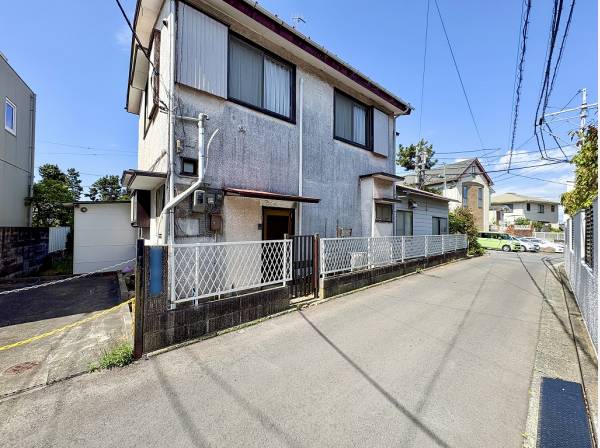 複数台のカースペースも叶えられるゆとりある敷地