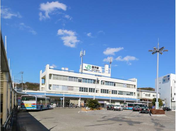 逗子駅まで徒歩１２分です
