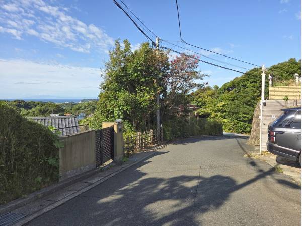 建物の裏手には勝手口が。