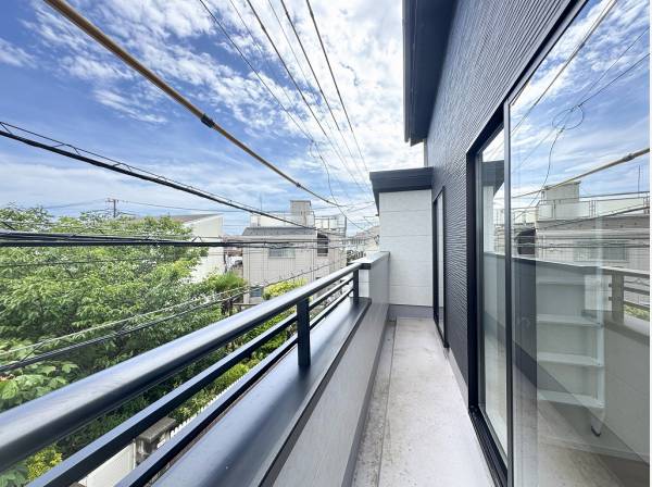 南東向きのワイドバルコニーは陽当たり良好
