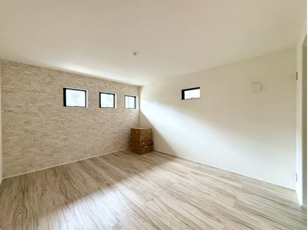 メインベッドルームは10帖越えと広々としております！