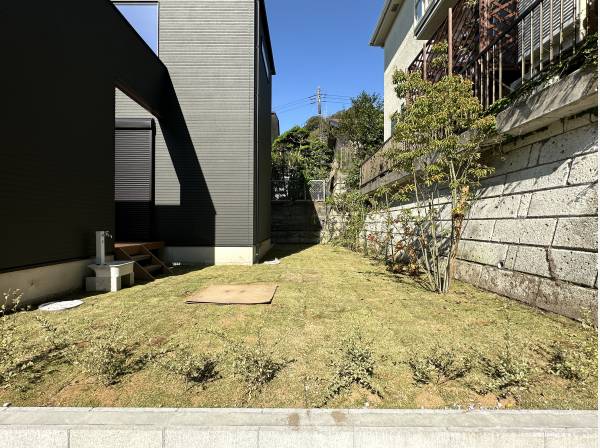 家庭菜園が楽しめる広いお庭付き/お問合せお待ちしております