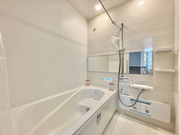 足を伸ばせる浴槽は、心身ともにしっかりと疲れを癒してくれます