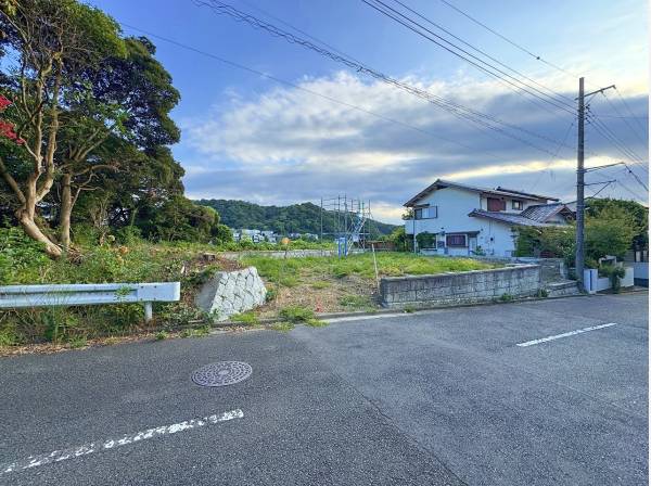 道路と高低差もございませんね。