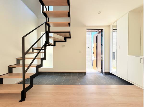 広々設けた玄関ホール