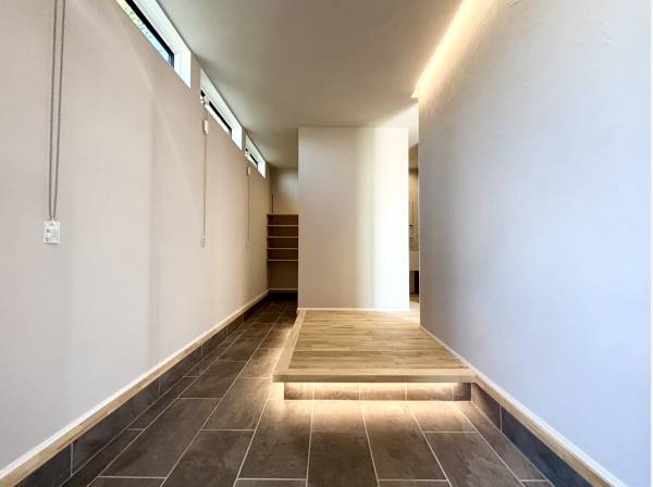 出入りがワクワクするような造りですね