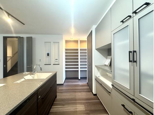 収納設備も標準で完備したキッチン