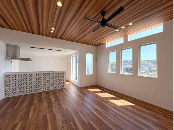 リビングは天井高２．９ｍの開放的な空間に