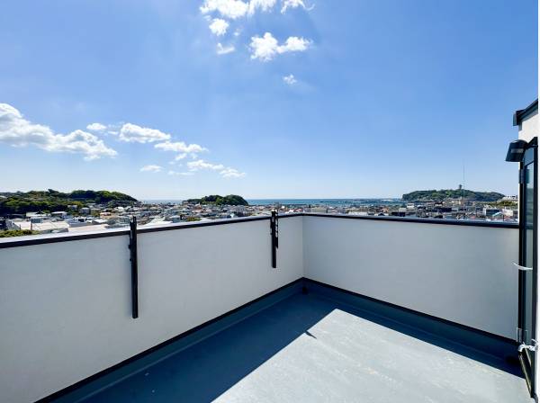 最上階にはルーフバルコニーが備わります！