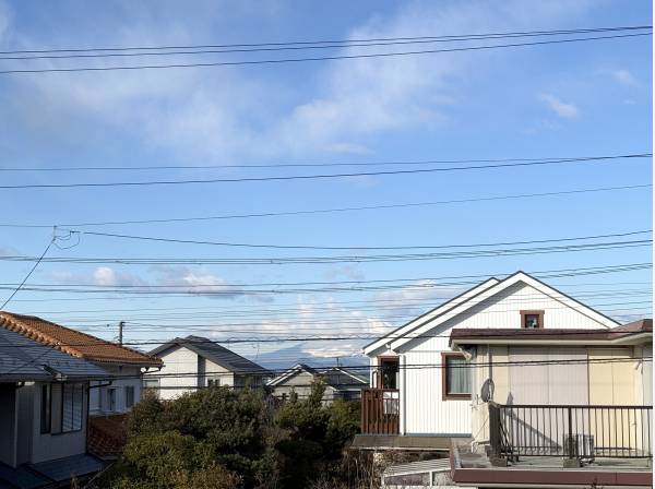 空気の澄んだ日には雄大な富士山を望みます