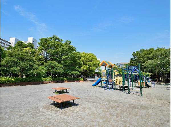土打公園まで徒歩5分（約350m）