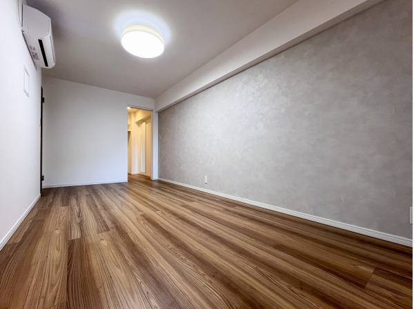 随所に散りばめたグレーのアクセントが住空間全体に統一感を与えます