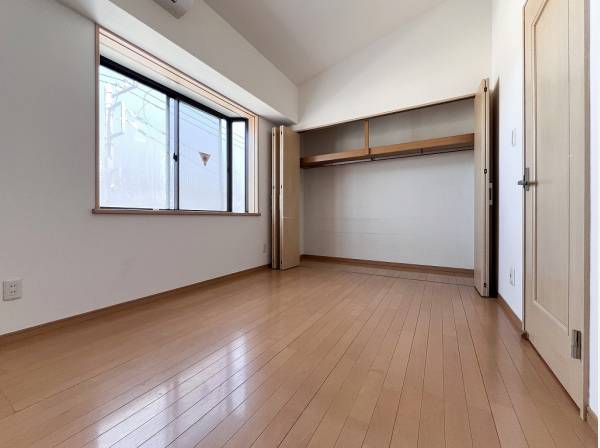 勾配天井の開放的な3階のお部屋