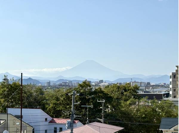 ルーフバルコニーからは富士山を眺めます。
