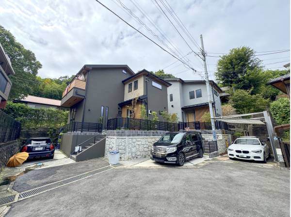 しっかり道路も新たに入れてきれいに像際された区画です。