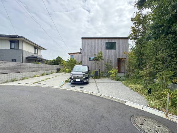 前面道路が広い事もあり、とても駐車し易かったです。