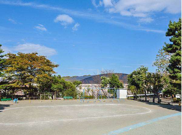 片瀬山西公園まで徒歩4分（約250ｍ）