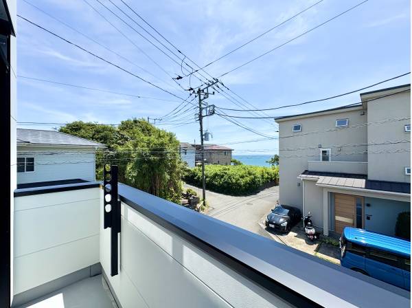 バルコニーからも海を望みます