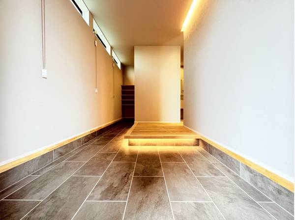 広々とした玄関ホール