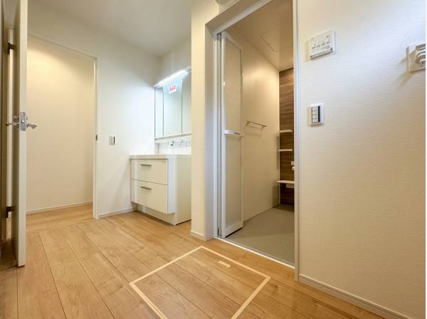 サニタリールームもゆとりある広さです