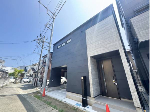 インナーガレージが完備された四角いお住まい