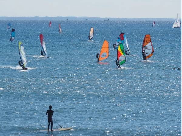 片瀬東浜海岸まで徒歩5分（約400m）