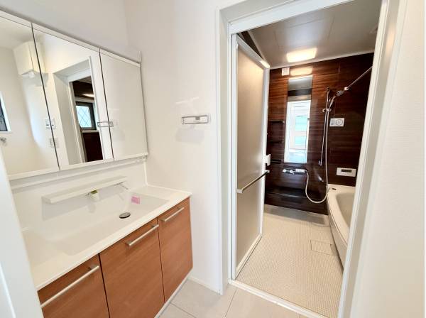 玄関から直接洗面室へ繋がる間取りです