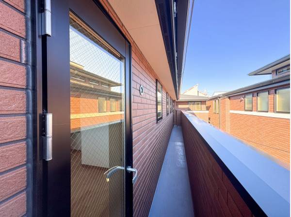 3部屋に跨るバルコニー 居室に爽やかな風を届けます