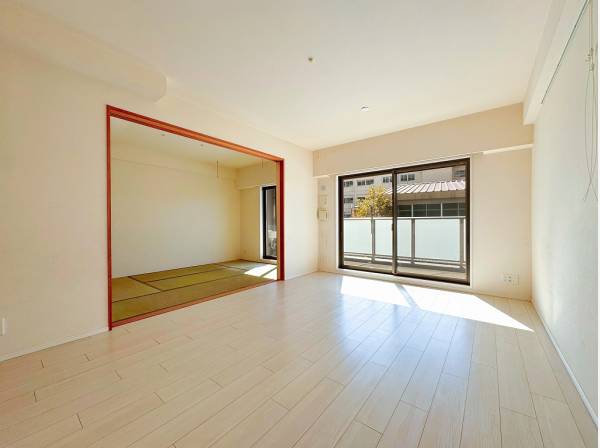 和室の扉を開放すればリビングの延長としても利用できそう