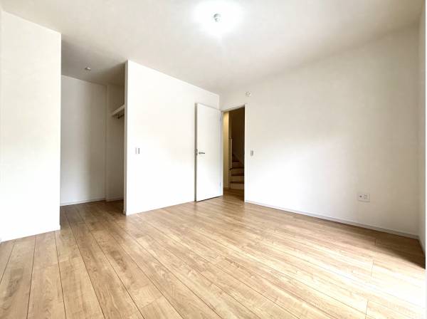 洋室は2部屋。サービスルームは約6帖、しっかり一部屋として機能します！