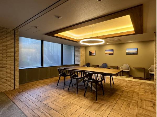 ワーキングスペースでも利用可能なカームラウンジ（共用部）