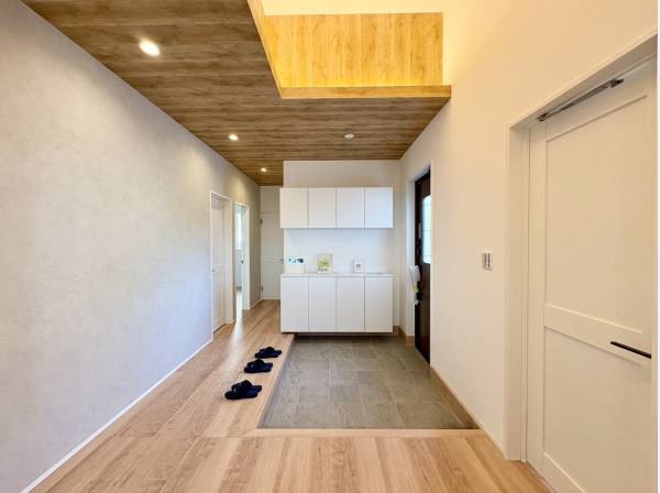 開放的な玄関スペース