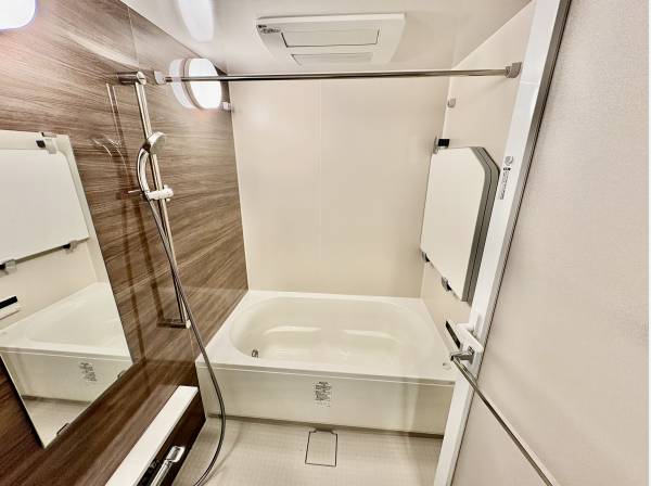 お風呂には浴室乾燥機付きです。