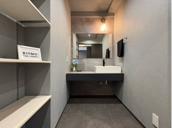 ホテルライクに仕上げたサニタリールーム