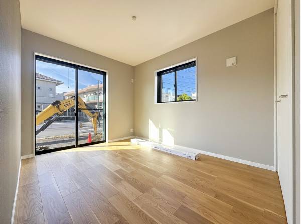 全室二面採光で風通しが良く明るい居室