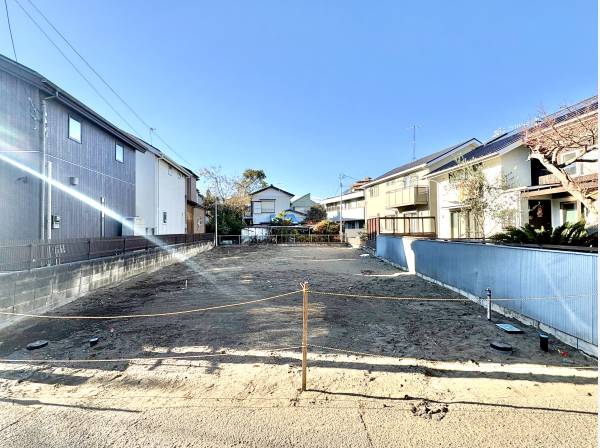 閑静な住宅地にございます。