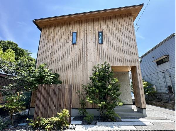 鎌倉の街並みに馴染む 木”の温もり