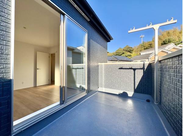 ワイドバルコニーもございます。