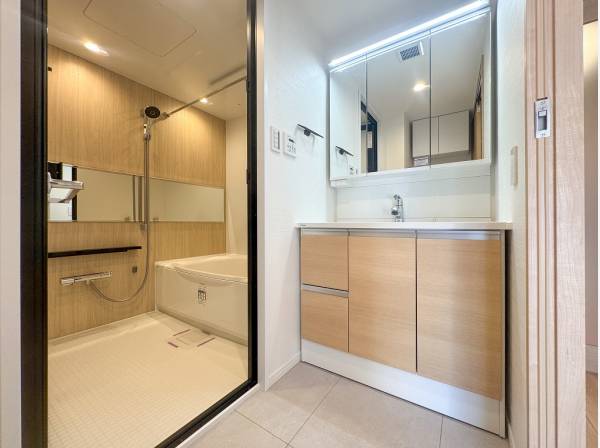 新規交換済みで綺麗なバス＆サニタリールーム