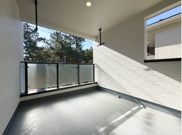 ゆったりとした広さのインナーバルコニー